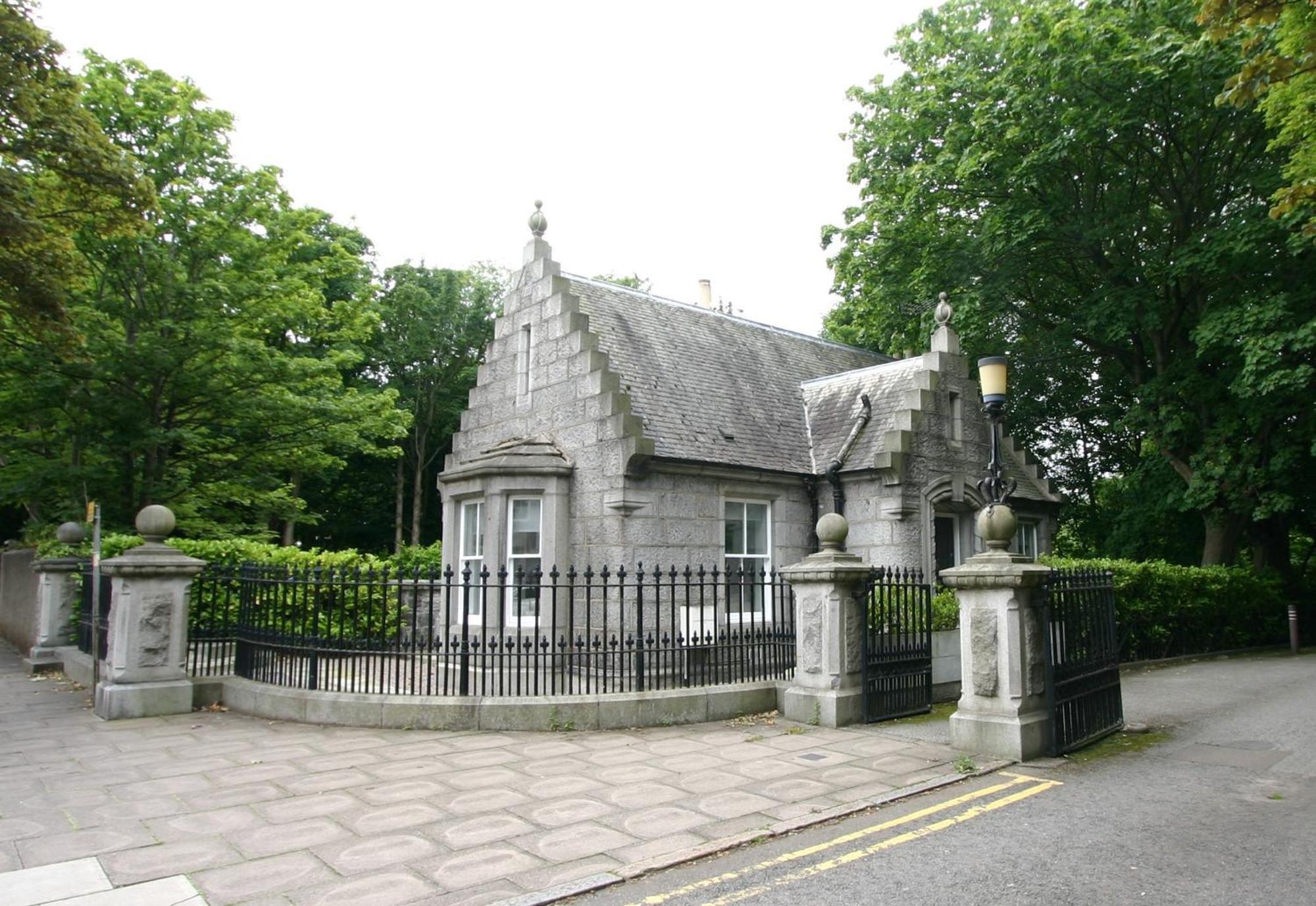 Historic Baronial Lodge With Parking, Aberdeen City Centre Dış mekan fotoğraf